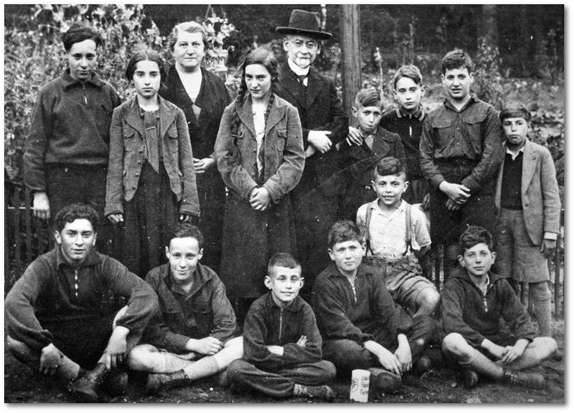 Stolpersteine Gelsenkirchen - Jüdische Schülerinnen und Schüler mit Rabbiner Dr. Galliner um 1935