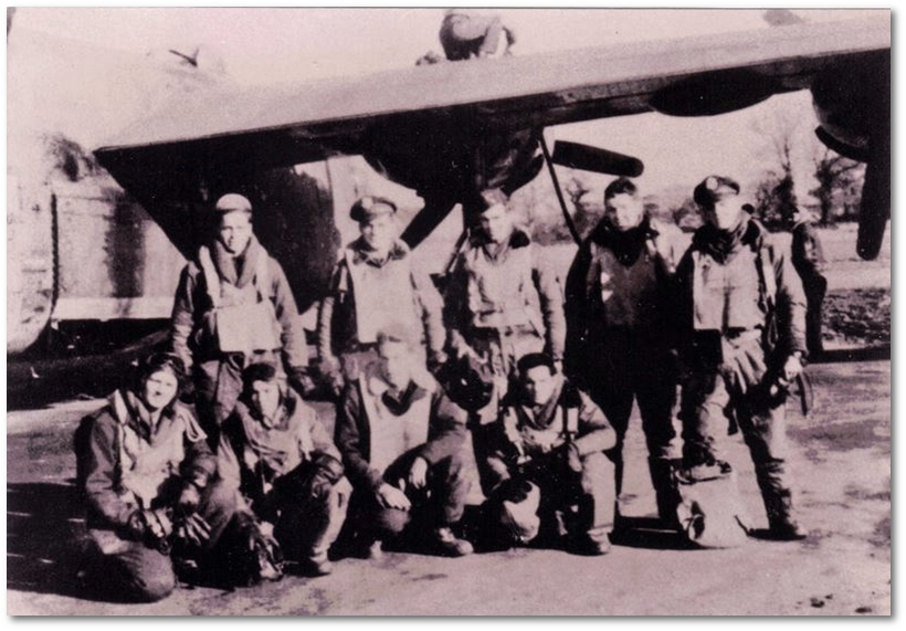 Besatzung des amerikanischen Bombers B-24 Liberator 'Never Mrs.' am 11. November 1944