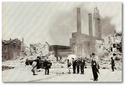 1944: Das Haus Koststraße 13 wird durch einen Bombentreffer zerstört
