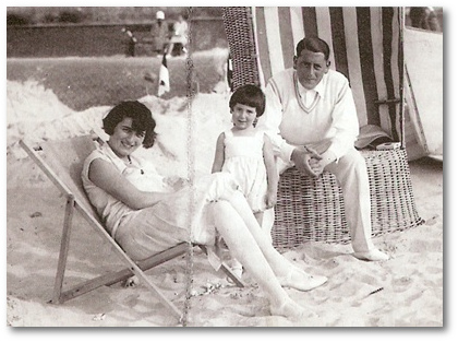 Dr. Paul Eichengrün mit Frau Ilse und Tochter Lore auf Norderney, um 1930