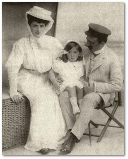 Josef und Ida Schlossstein mit ihrer Tochter Ilse, um 1906