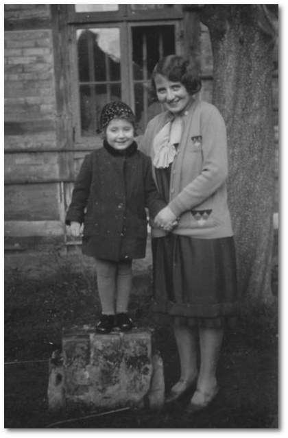 Luise Todtenkopf mit ihrer Tochter Margot Spielmann, Aufnahmedatum nicht bekannt