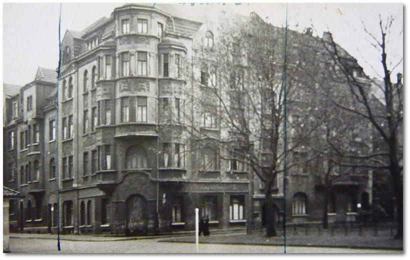 Der Moltkeplatz 6, der heutige Neustadtplatz in Gelsenkirchen. Hier lebte Helene Lewek im Haus Nr. 6, bevor die Nazis sie in den Freitod trieben.</h4> 