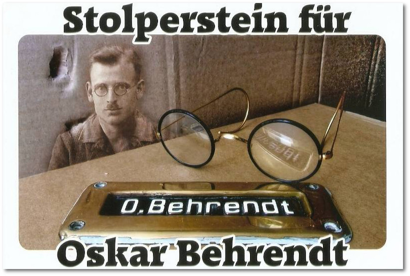 Angehörige brachten die Brille von Oskar Behrendt  und das Klingelschild, welches in den Dreißiger Jahren an der Küppersbuschstrasse 25  angebracht war, zum Verlegeort mit.