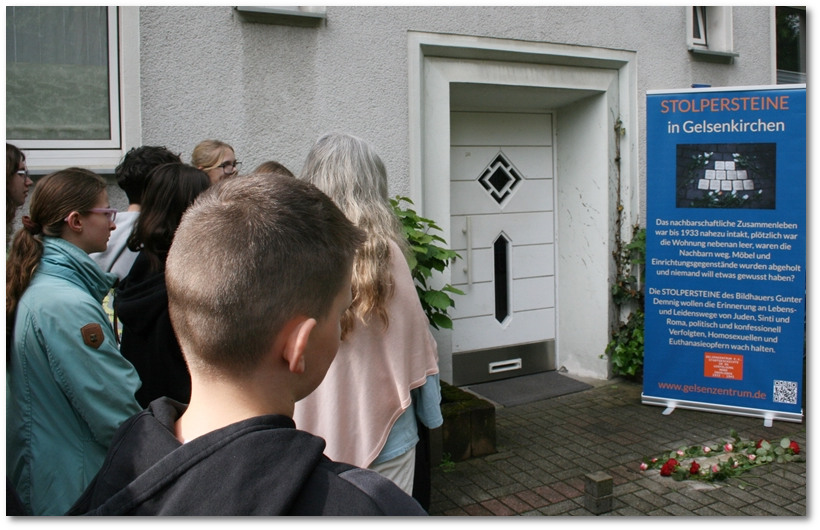 Stolpersteinverlegung Familie Wieselmann in Gelsenkirchen-Buer. (Foto: Gelsenzentrum e.V.) Stolpersteinverlegung Familie Wieselmann in Gelsenkirchen-Buer