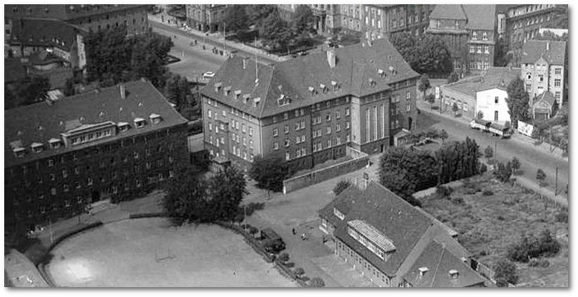 Links im Foto: 1937 Unterkunft d. Hundertschaft in der so genannten 'Polizeistadt' in Gelsenkirchen-Buer